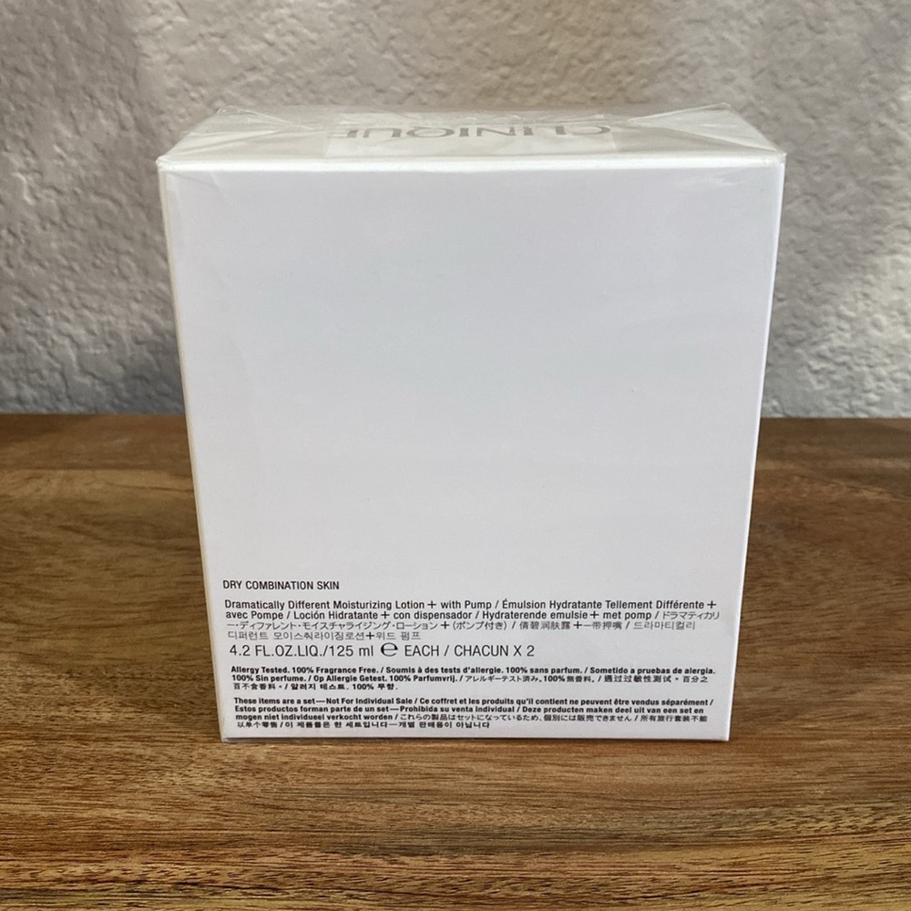 Clinique Dramatically Different Moisturizing Lotion+ - Picture 3 of 3